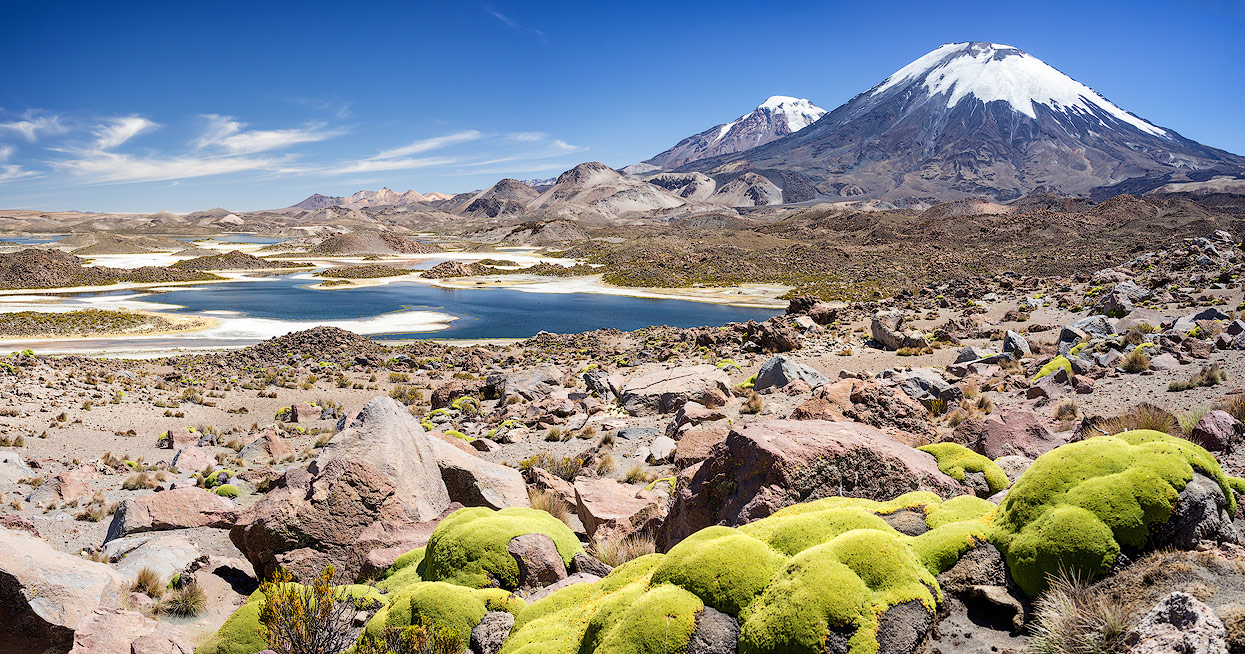 Vulkan Parinacota im Lauca Nationalpark an der Grenze zwischen Chile, Bolivien und Peru (6'348m)