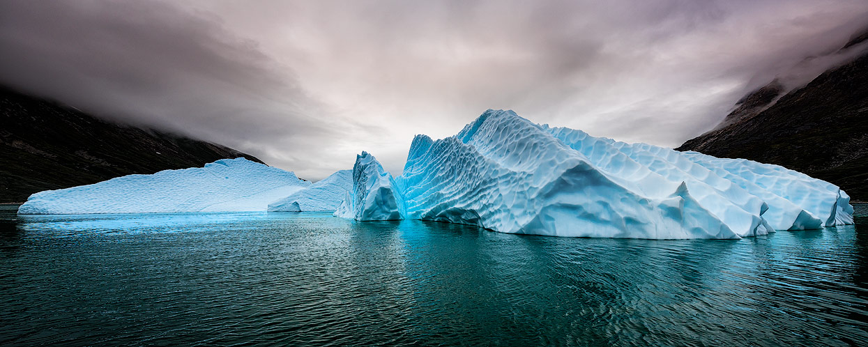 Riesiger Eisberg unterwegs nach Kangikitsoq